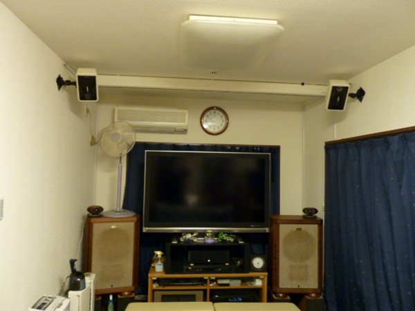 電動スクリーン