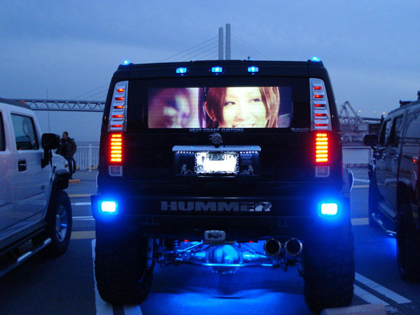 ＨＵＭＭＥＲ　Ｈ2で駐車場がライブ会場になります
