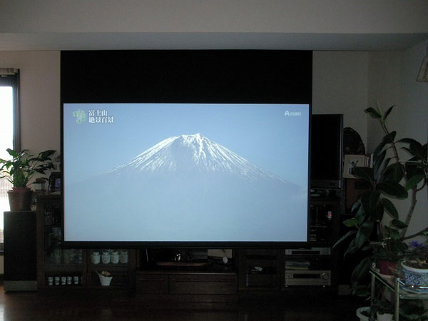 梁に垂れ壁として取付けることができました