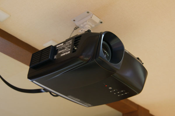 プロジェクター　LVP-HC5500