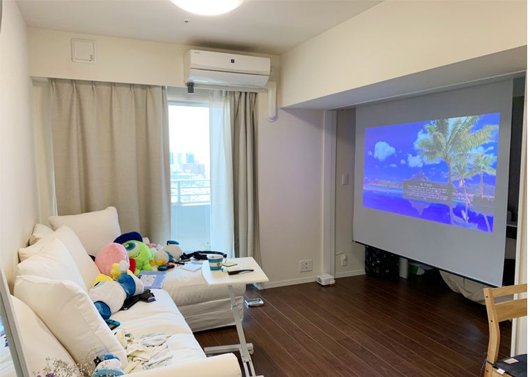 昼間でも観れる！透過式スクリーンを選んでよかった