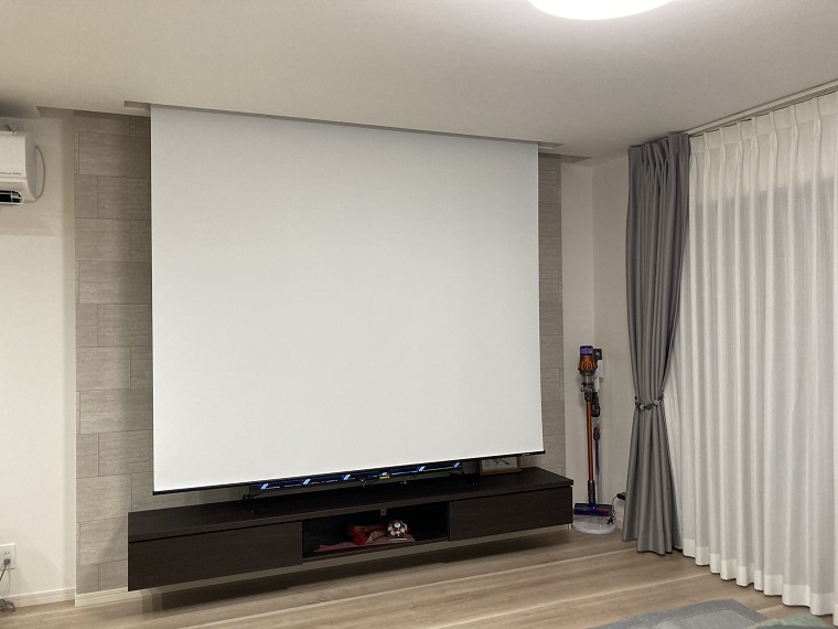 夫婦共に映画好き！ついに憧れのリビングシアター