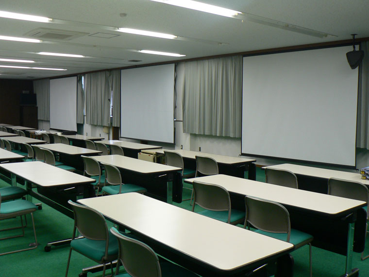 企業プロジェクタースクリーン設置事例
