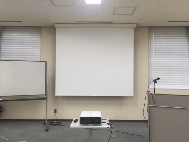 福井商工会議所にシアターハウスの電動スクリーンを導入いただきました