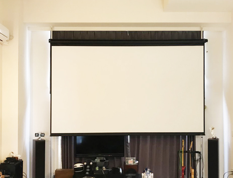 賃貸マンションに150インチ電動スクリーンを設置してみました