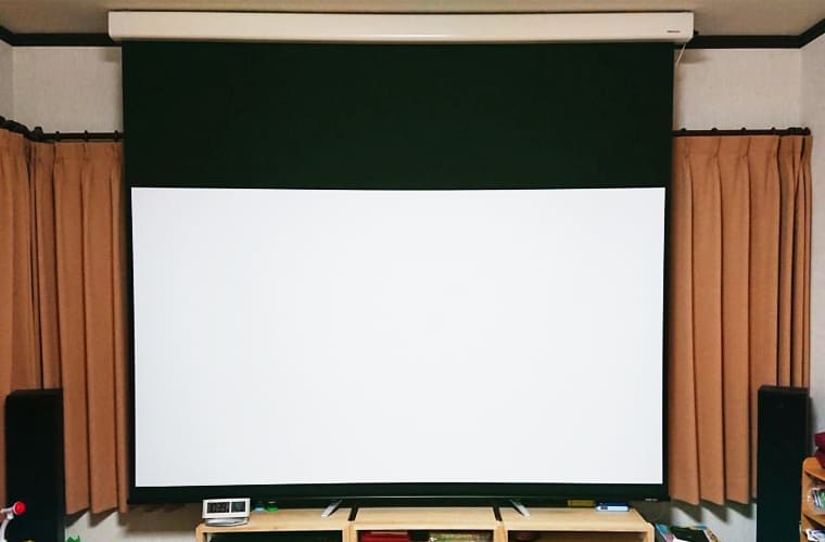 念願だったホームシアターで週末は映画を楽しんでいます。