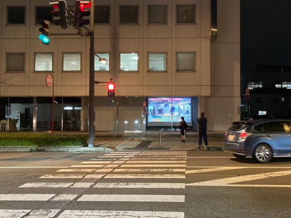 車線向こう側