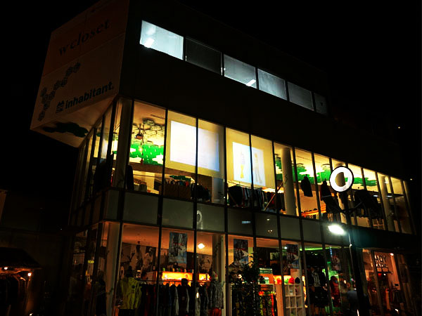 アパレル店舗リア透過フィルム設置事例