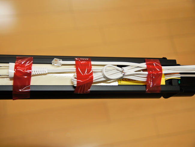 ケーブルを固定する